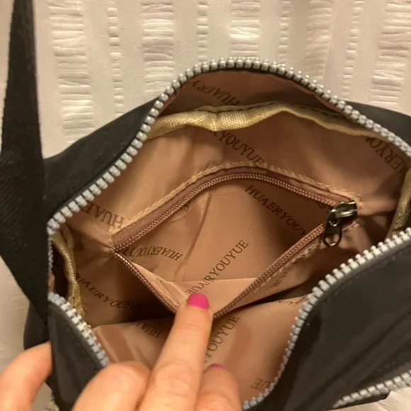 Black Crossbody Purse Bag with Pockets - Picture 4 of 7